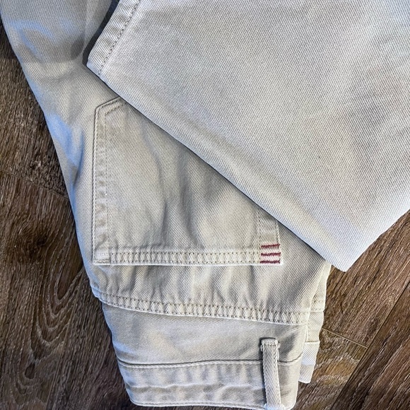 BDG mom high rise beige jeans size 26 - Picture 8 of 9